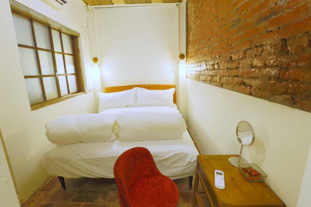台南赤崁月樓tainan Moon House Inn Extérieur photo